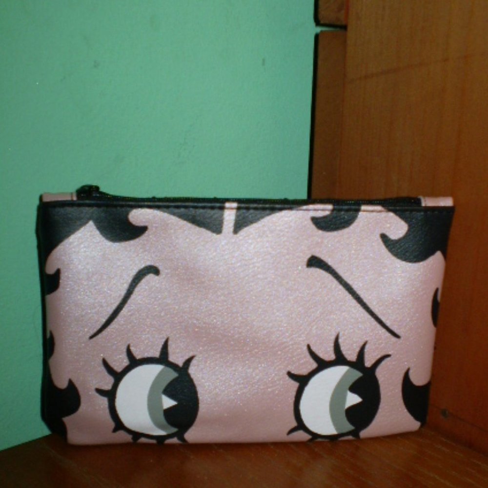 BETTY BOOP~MED. SIZE COSMETIC BAG--NEW/NO TAGS